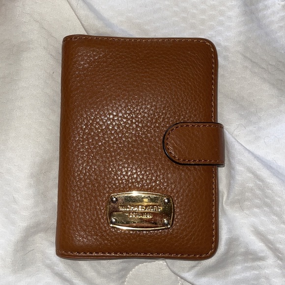 Michael Kors crossbody and wallet - Picture 8 of 10